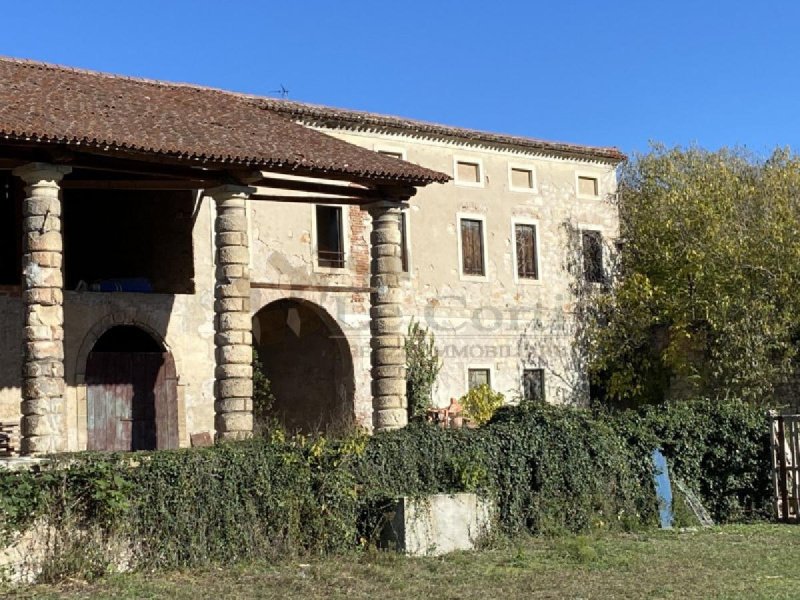 Villa i Lonigo