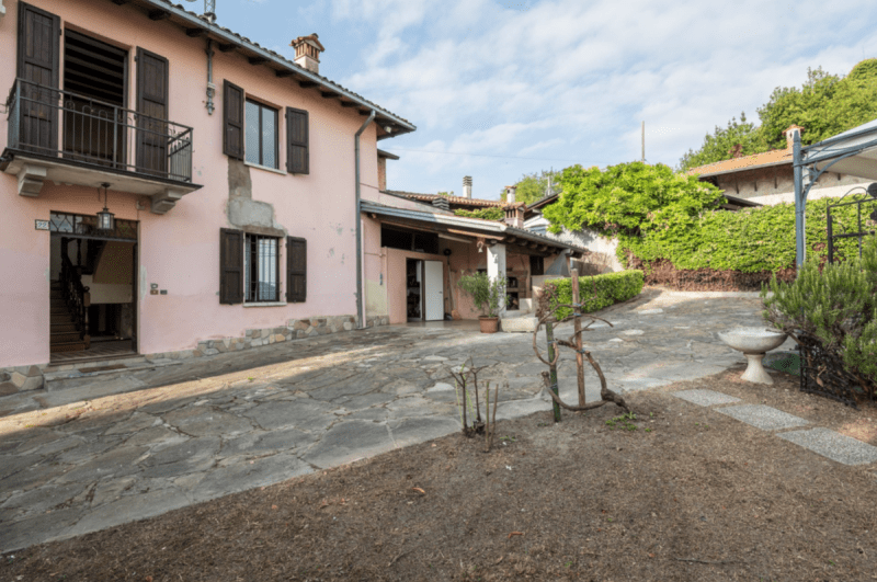 Semi-detached house in Langhirano