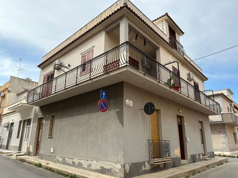 Casa independiente en Avola