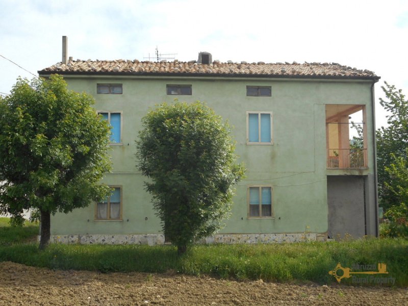 Maison de campagne à Roccaspinalveti