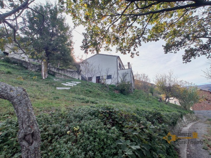 Huis op het platteland in Roccaspinalveti