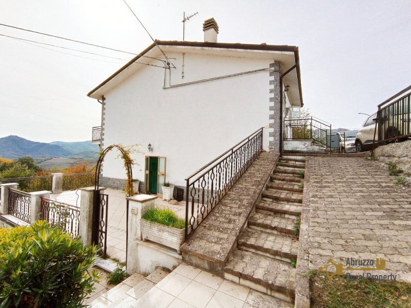 Villa in Roccaspinalveti