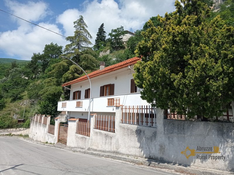 Maison individuelle à Pescosansonesco