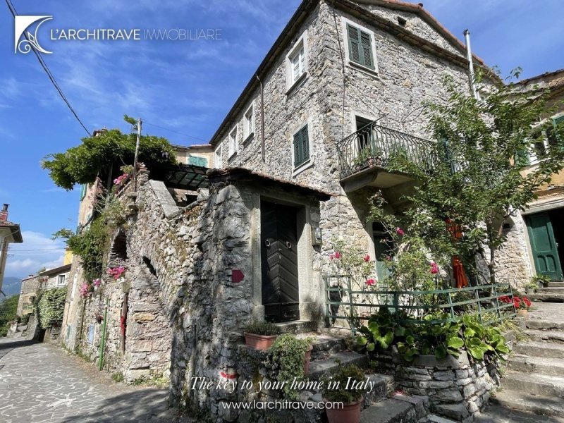 Maison jumelée à Riccò del Golfo di Spezia