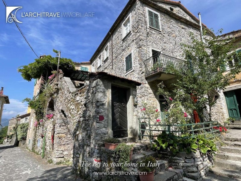 Semi-detached house in Riccò del Golfo di Spezia