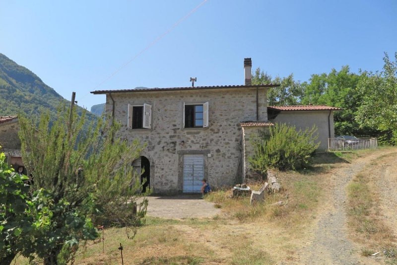 Klein huisje op het platteland in Fivizzano