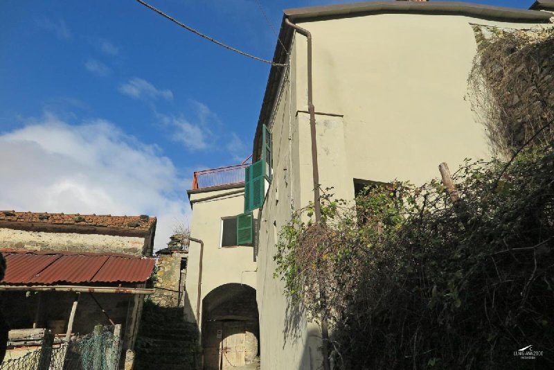 Half-vrijstaande woning in Licciana Nardi