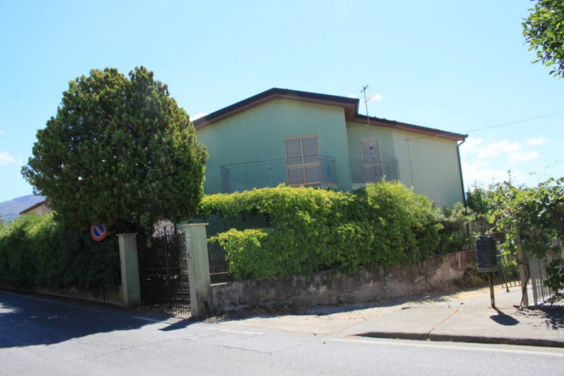 Half-vrijstaande woning in Santa Maria del Cedro