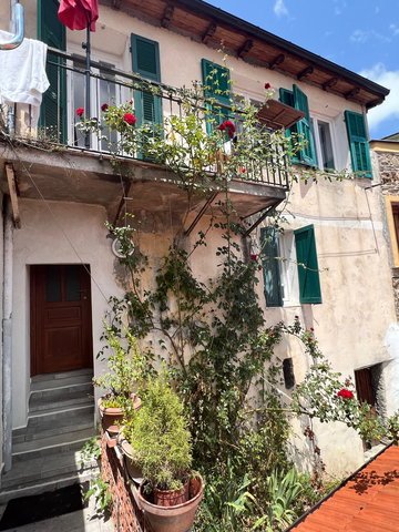 Historisk lägenhet i Borgomaro