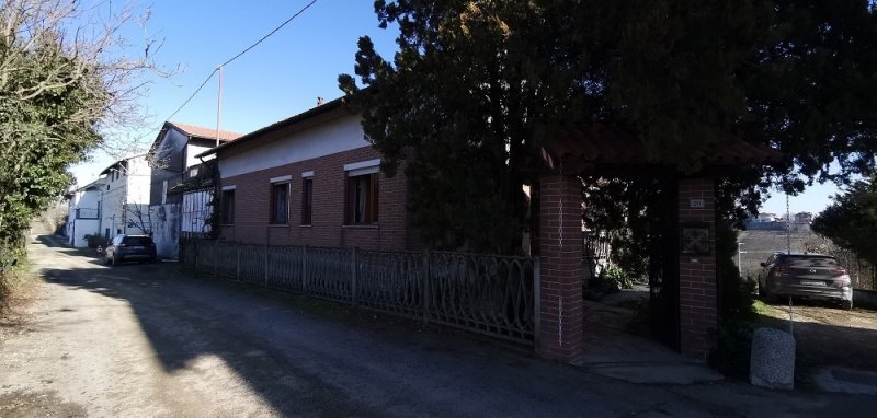 Maison de campagne à Montegrosso d'Asti