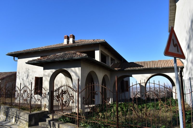 Villa a Agliano Terme