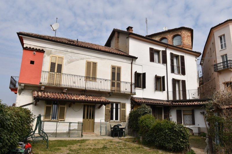 Half-vrijstaande woning in Montegrosso d'Asti