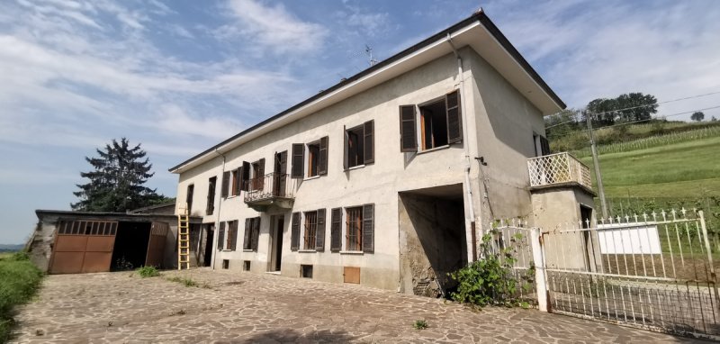 Einfamilienhaus in Costigliole d'Asti