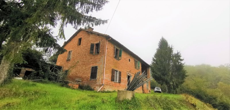 Detached house in Mombaruzzo