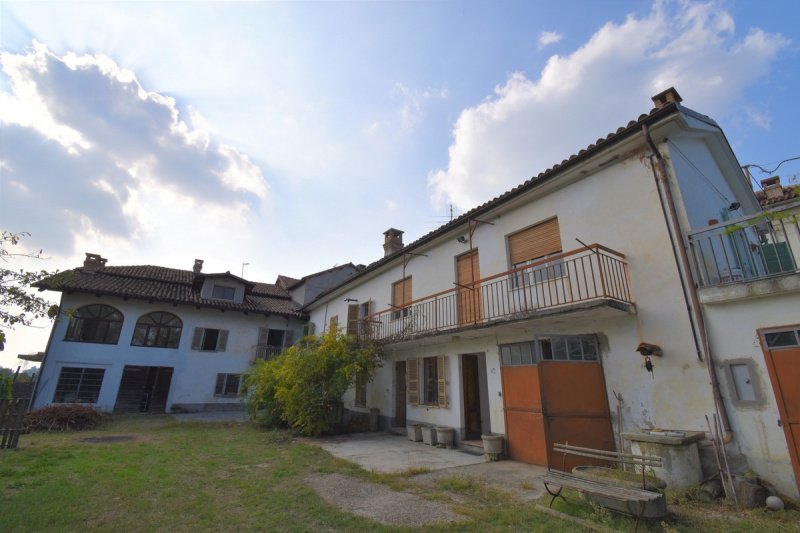 Landhaus in Montaldo Scarampi