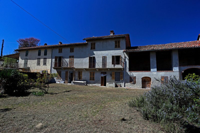 Casa semi-independiente en Montechiaro d'Asti