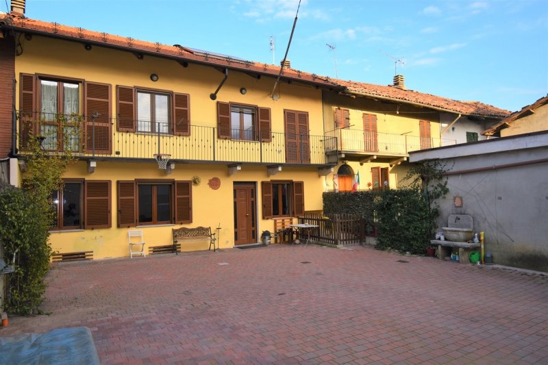 Casa semi-independiente en Montegrosso d'Asti