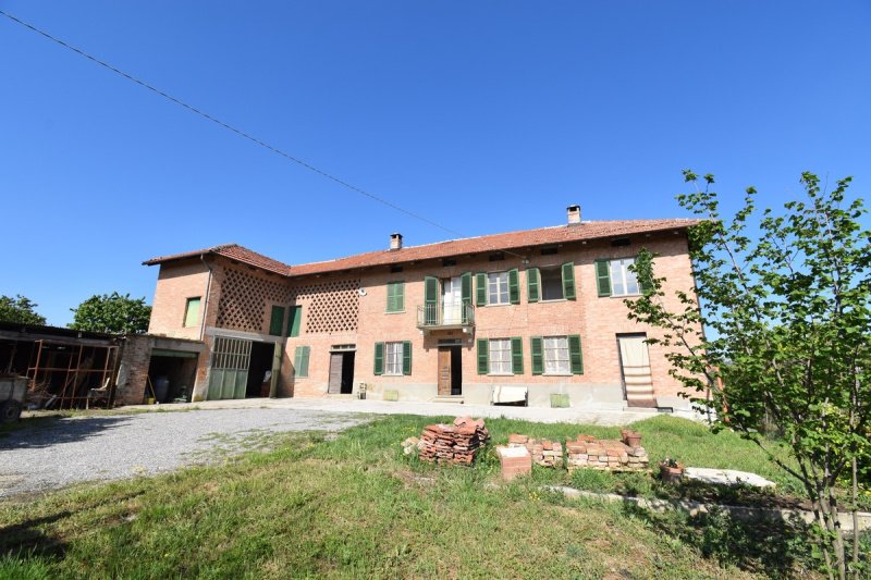 Einfamilienhaus in Montegrosso d'Asti