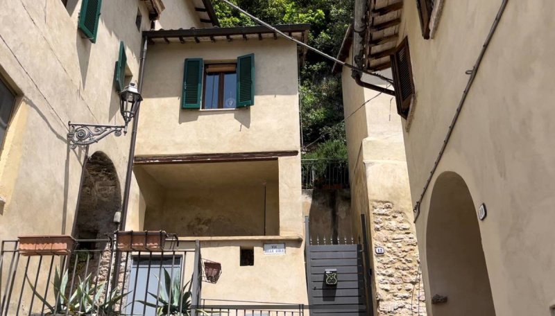 Maison jumelée à Vallo di Nera