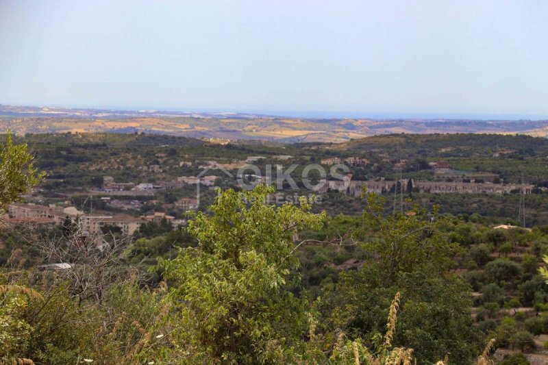 Terrain agricole à Noto