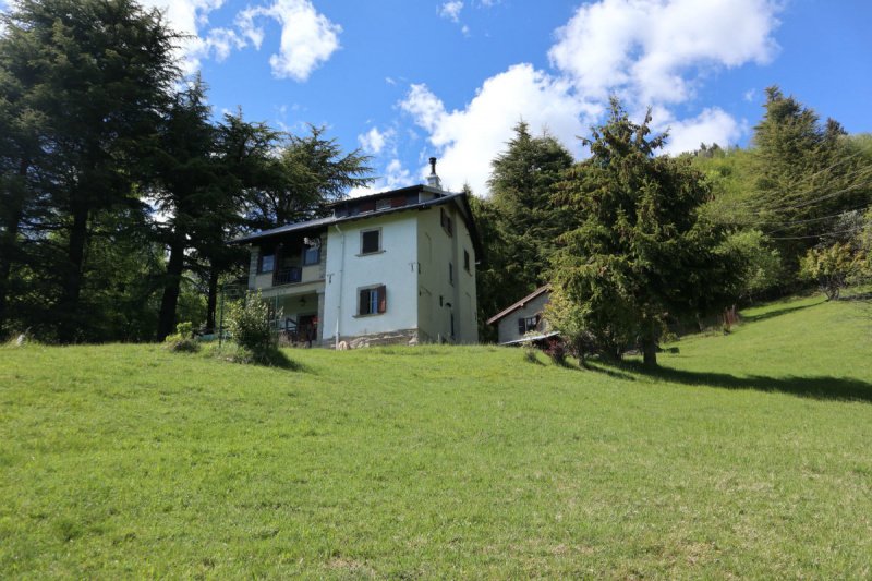 Detached house in Plesio