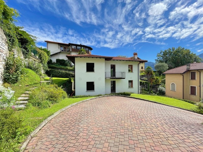 Detached house in Griante