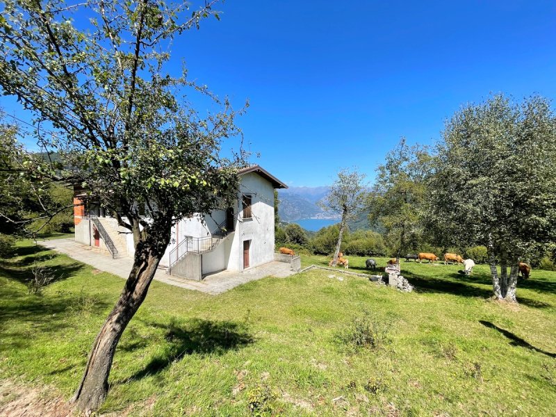 Detached house in Alta Valle Intelvi