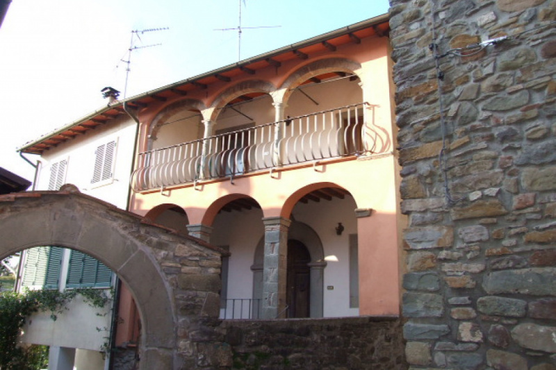 Half-vrijstaande woning in Camporgiano