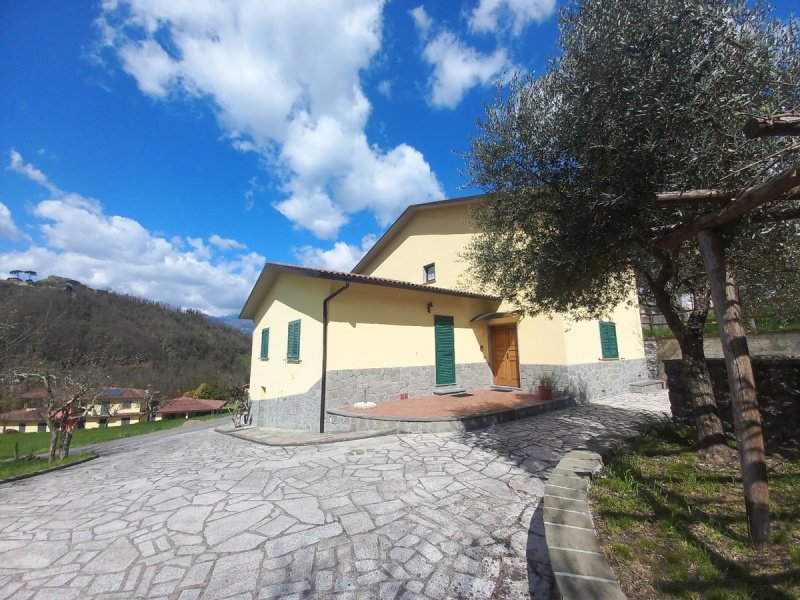 Half-vrijstaande woning in Castelnuovo di Garfagnana