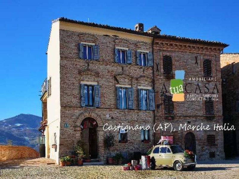 Kleines Dorf in Castignano