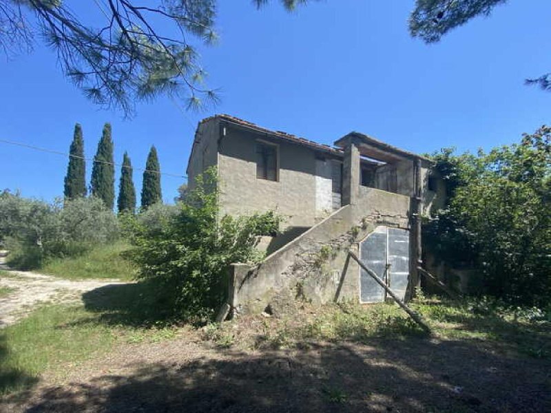Hus på landet i Montefiore dell'Aso