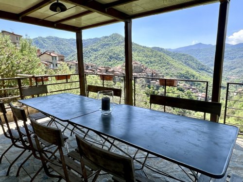 Detached house in Apricale