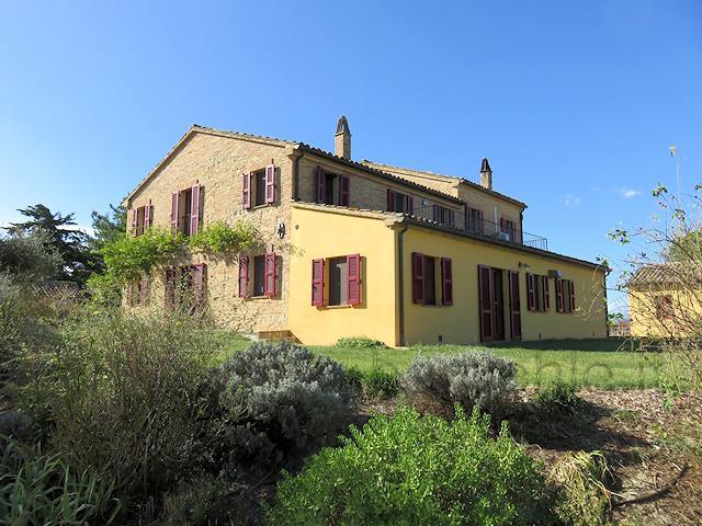 Landhaus in Montecarotto