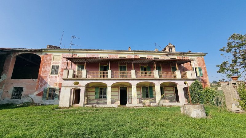 Historiskt hus i San Giorgio Monferrato