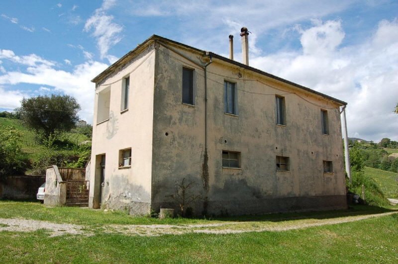 Haus in Castignano