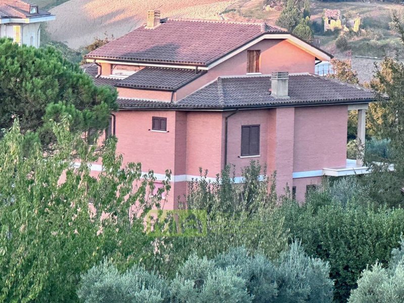 Villa in Falerone