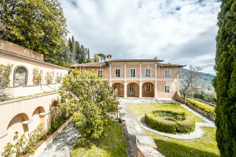 Villa en Pescia
