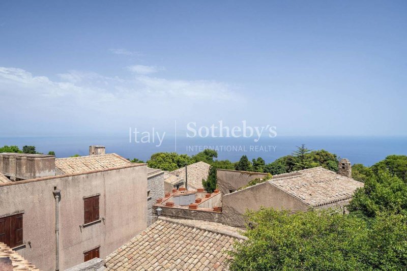 Vrijstaande woning in Erice