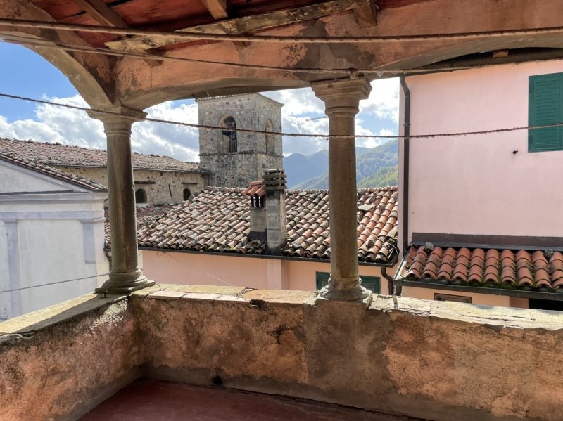 Half-vrijstaande woning in Castelnuovo di Garfagnana