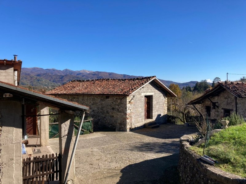 Country house in Camporgiano
