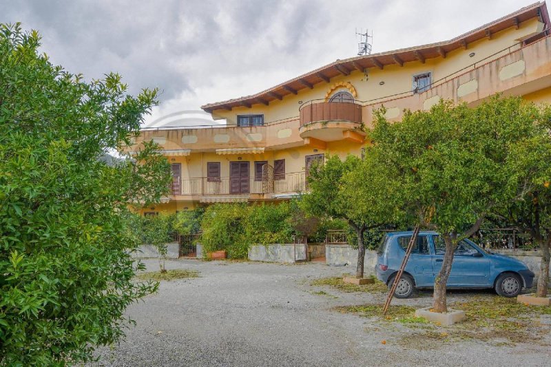 Appartement à Laureana Cilento