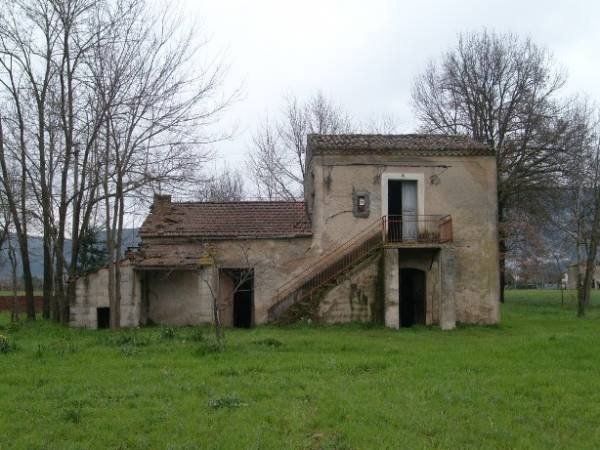 Klein huisje op het platteland in Roccasecca