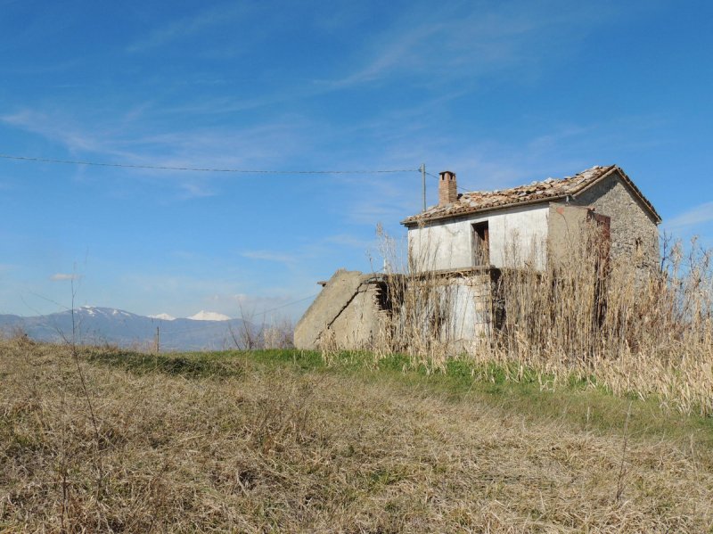 Klein huisje op het platteland in Abbateggio