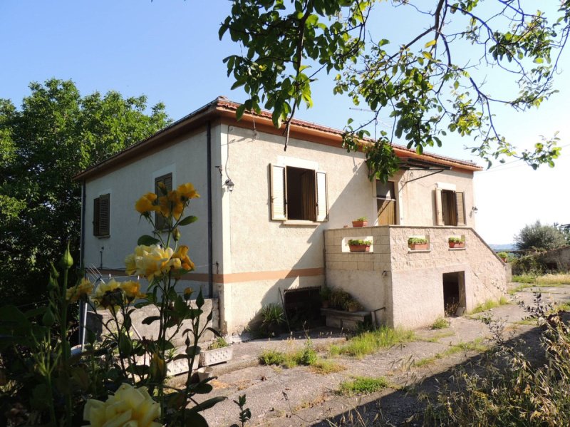 Huis in San Valentino in Abruzzo Citeriore