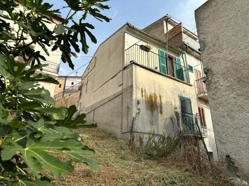 Huis in Bussi sul Tirino