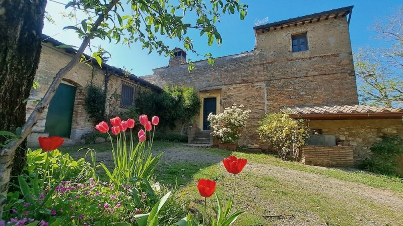 Klein huisje op het platteland in San Gimignano