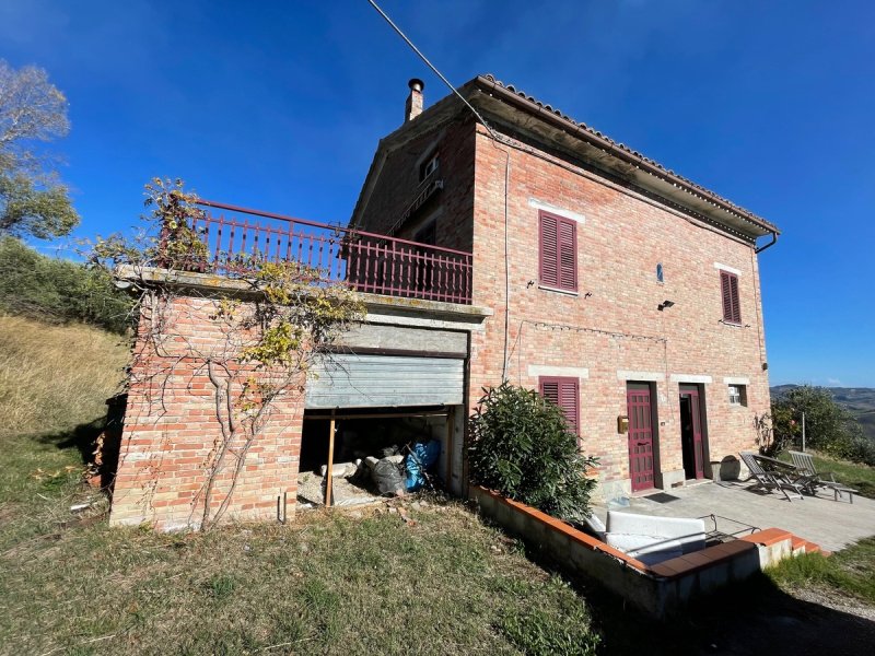 Farmhouse in Sant'Angelo in Pontano