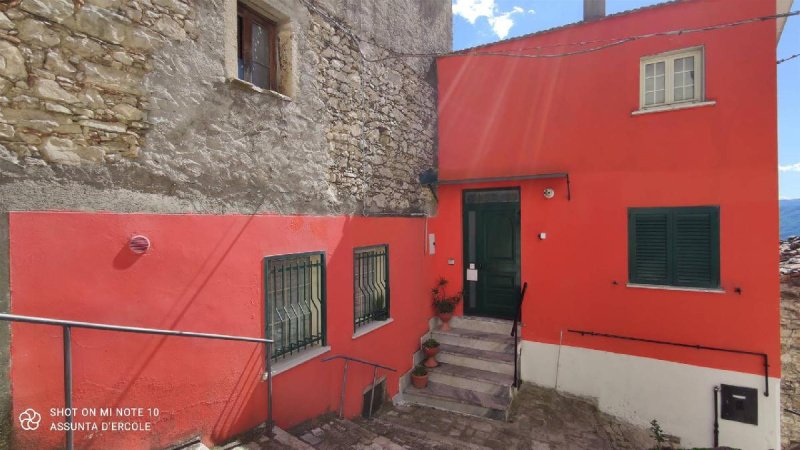 Half-vrijstaande woning in Montemitro