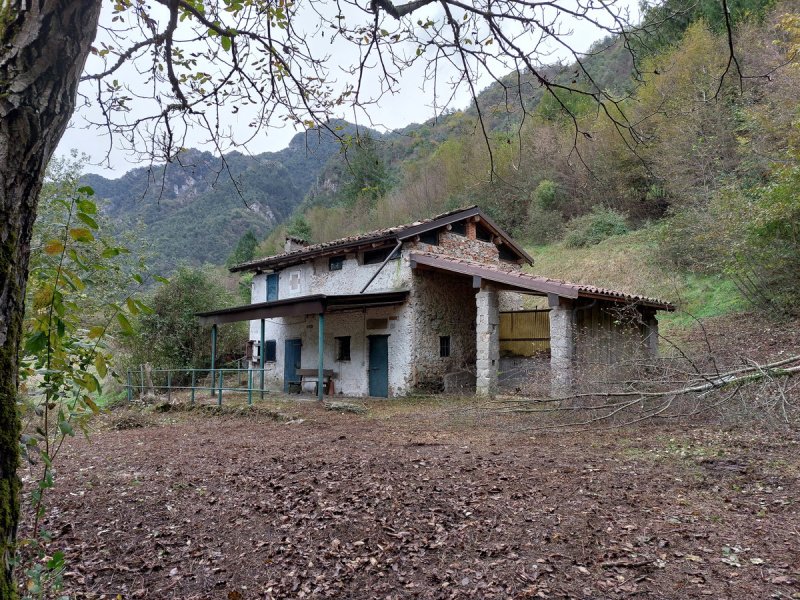 Country house in Idro