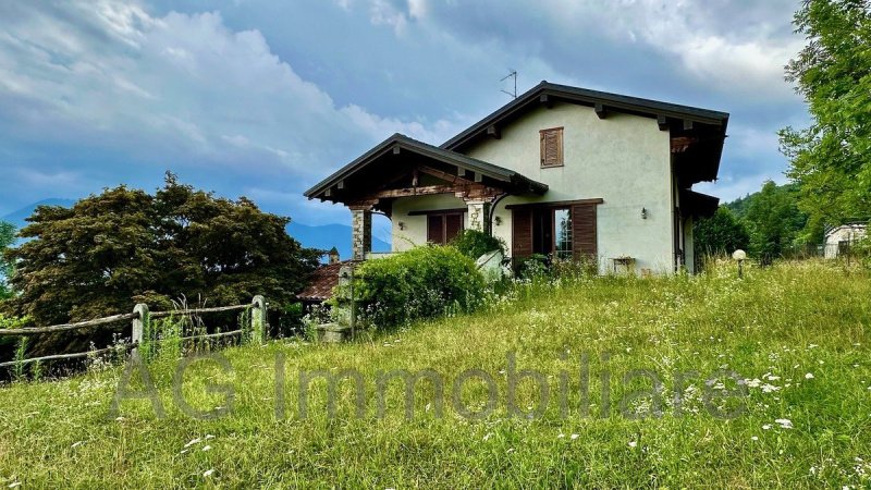 Detached house in Oggebbio
